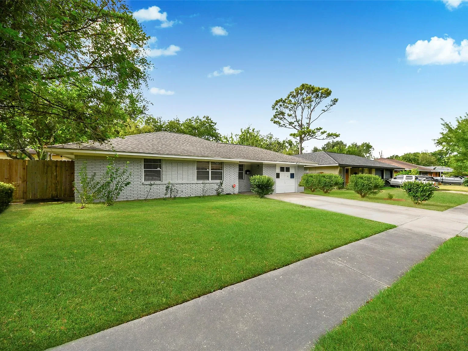 3 bed, 2.0 bath, 1677 sqft, $1,900 — Photo 3
