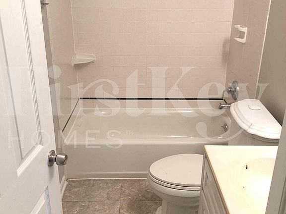 5th image of 127 Saugatuck Rd