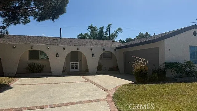 5 bed, 2.5 bath, 1618 sqft, $4,690 — Photo 2