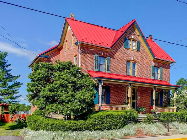 34 N Main St, Trumbauersville, PA 18970