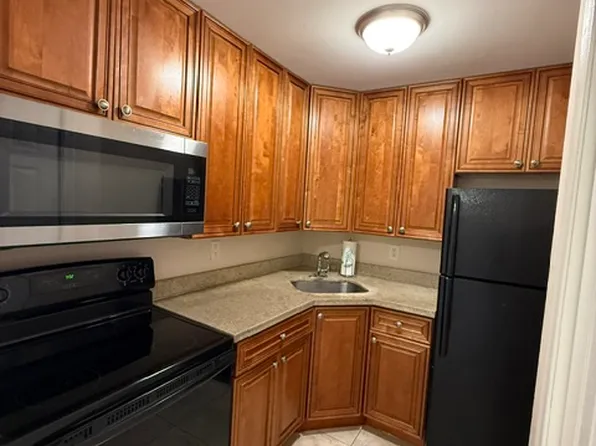 5972 NW 19th St, Lauderhill, FL