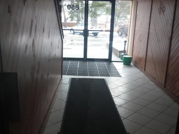 850 E Old Willow Rd, Prospect Heights, IL 60070