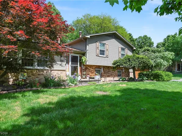8441 Carriage Hill Dr NE, Warren, OH 44484