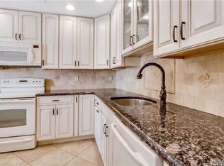 29 Sandy Ct, Lake Grove, NY 11755