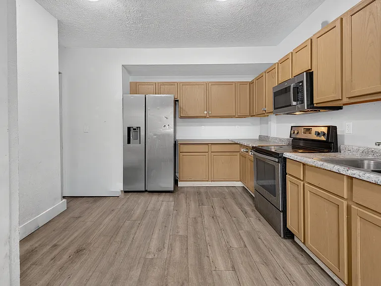 918 Elm St — Photo 31