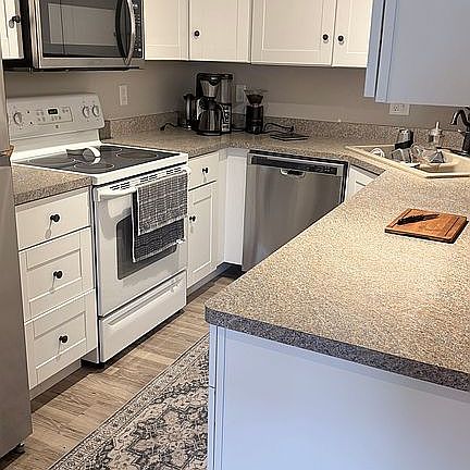 4th image of 903 N Linden St APT 21