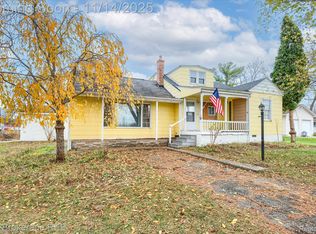 6449 Lapeer Rd, Burton, MI 48509