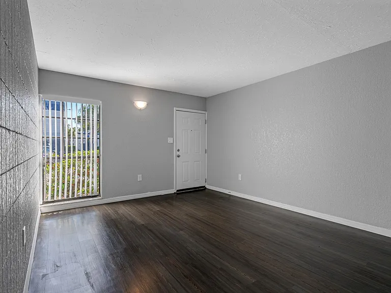 Montierra Apartments — Photo 32