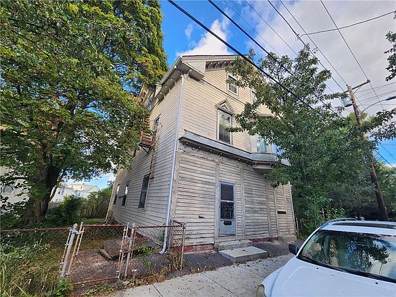 3rd image of 873 Douglas Ave