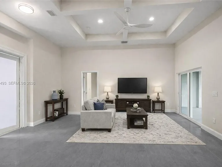 1043 Albert Ave — Photo 16