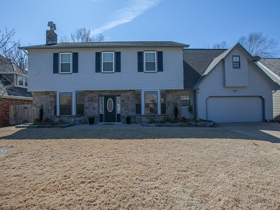 Beautiful Colonial home, Jenks school