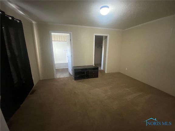 4th image of 930 E Broadway St #135