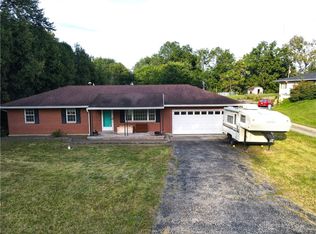 1290 Red Oaks Cir, Springfield, OH 45506