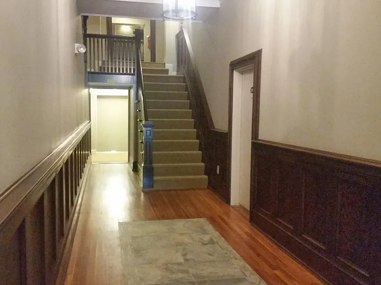 902 E Washington St #203 — Photo 4