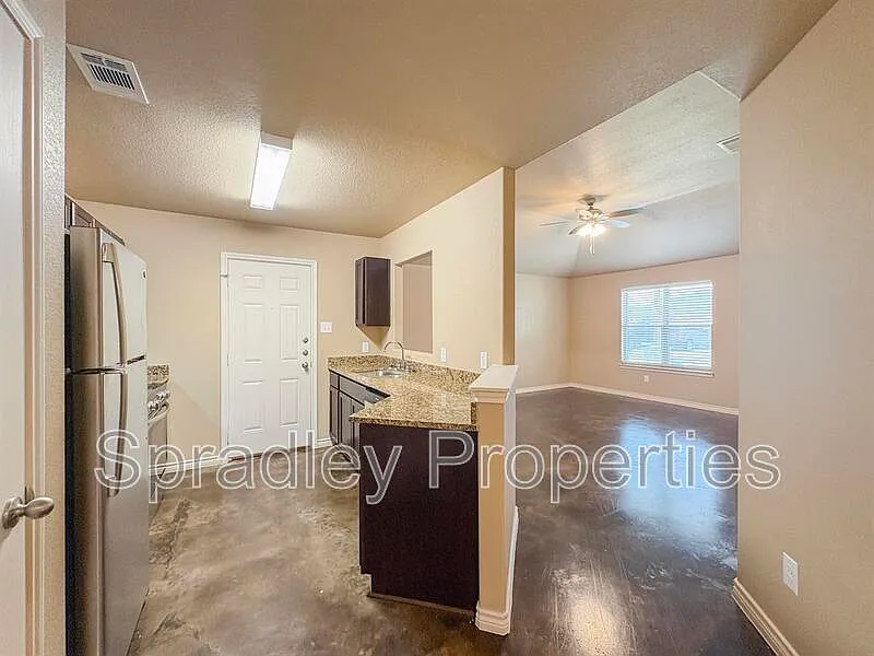 3 bed, 2.0 bath, 1293 sqft, $1,395 — Photo 3