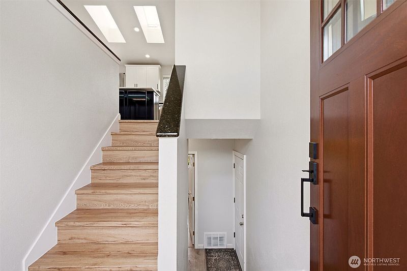 5th image of 1102 20th Street
