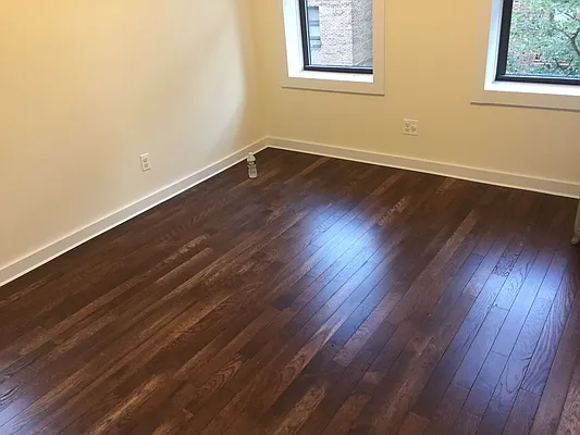 Rented by Metroline Realty | media 10