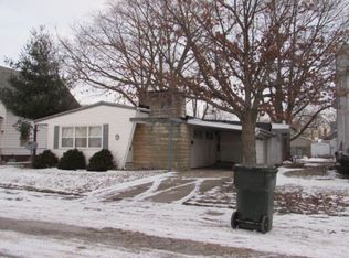 9 S Richman St, Villa Grove, IL 61956