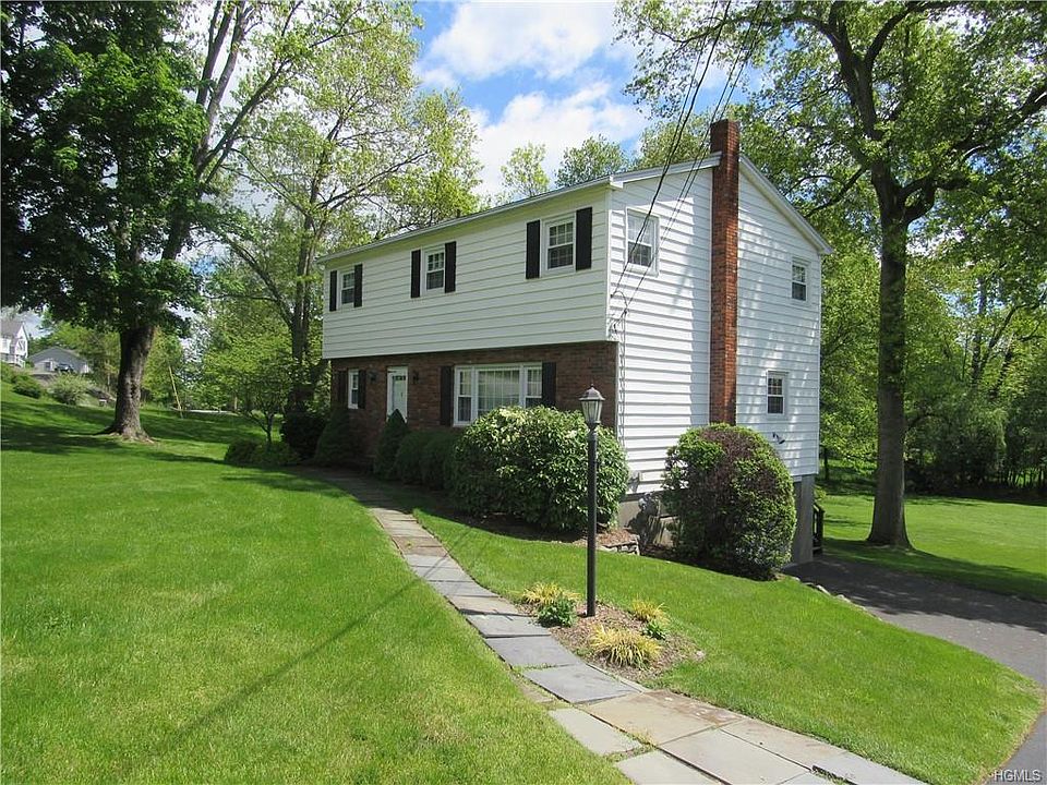 1st image of 18 Yankee Maid Ln
