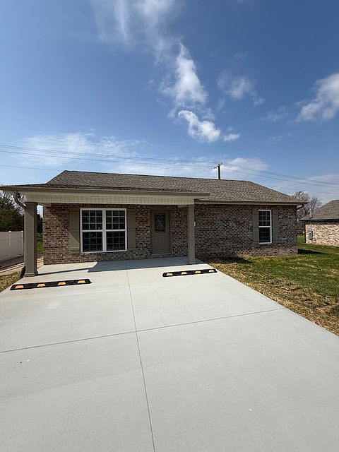 1st image of 415 Wright Rd