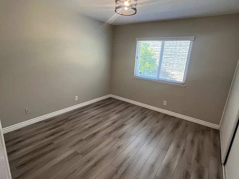 2800 Regina Ave — Photo 17