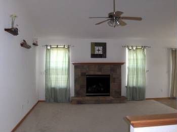 5th image of 400 Oakbrook Dr