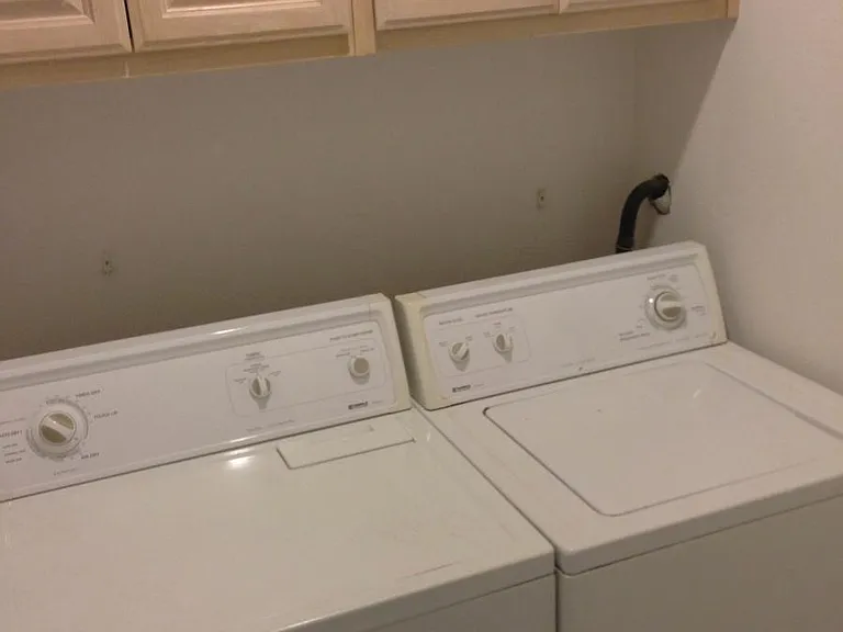 2047 Hull Ave — Photo 14