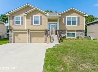 1610 NW Hilltop Ln, Grain Valley, MO 64029