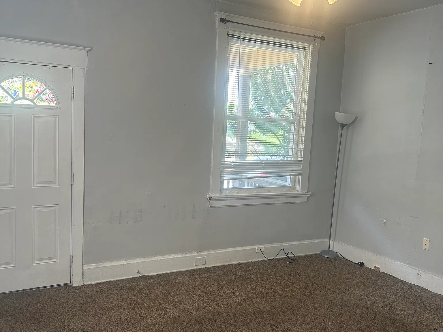 3 bed, 1.5 bath, 885 sqft, $1,250 — Photo 2