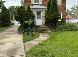 2452 S 6th Ave, Riverside, IL 60546