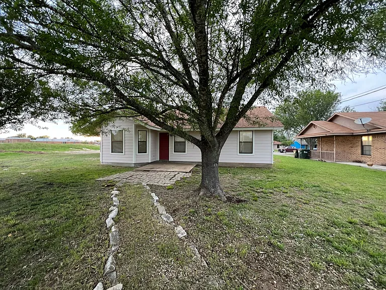 527 Parkdale Dr — Photo 4