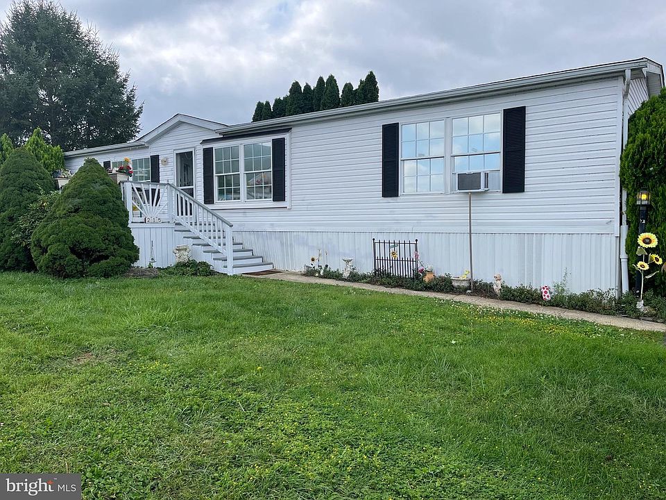 1st image of 215 Longwood Ct W