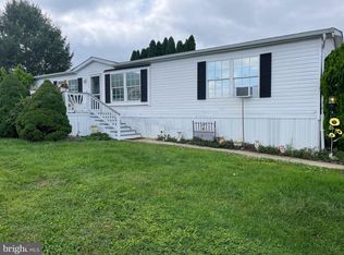 215 Longwood Ct W, Lancaster, PA 17603
