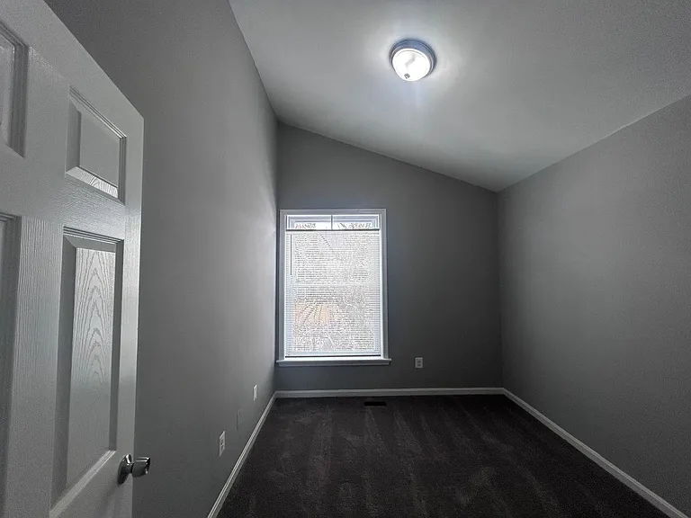 2571 Francis St — Photo 4