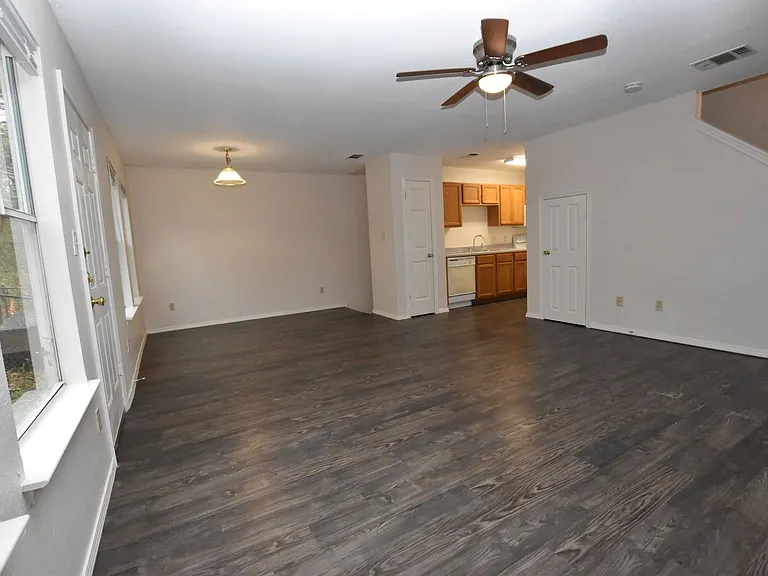 921-923 Sagewood Trl — Photo 15