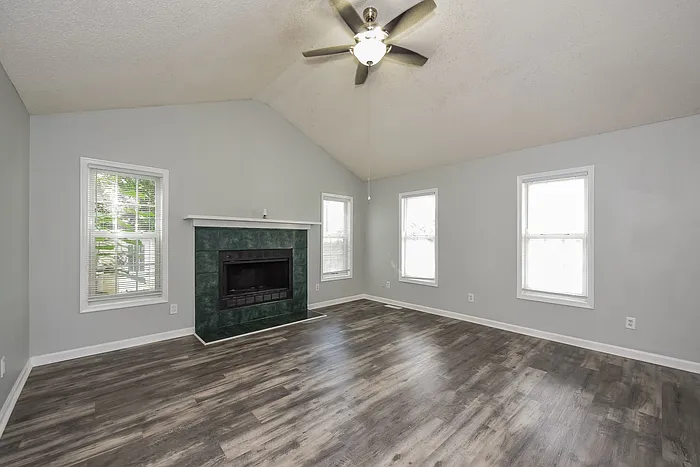 425 Wallace Way — Photo 3