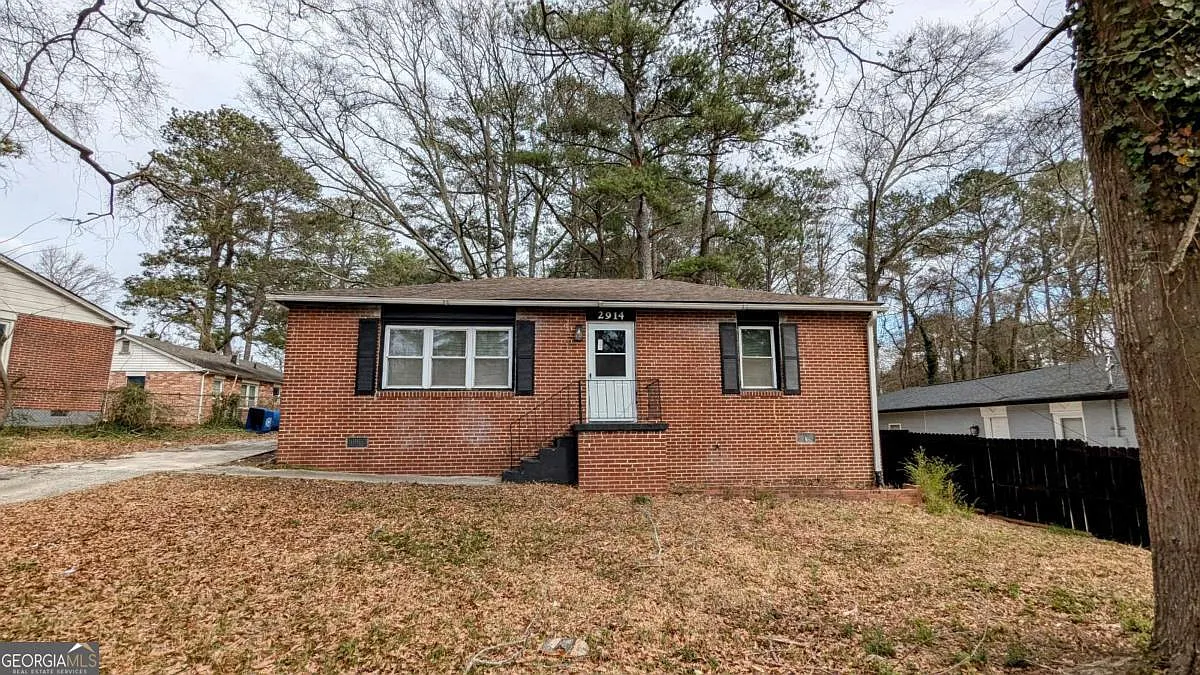 2914 Wanda Cir SW photo 1