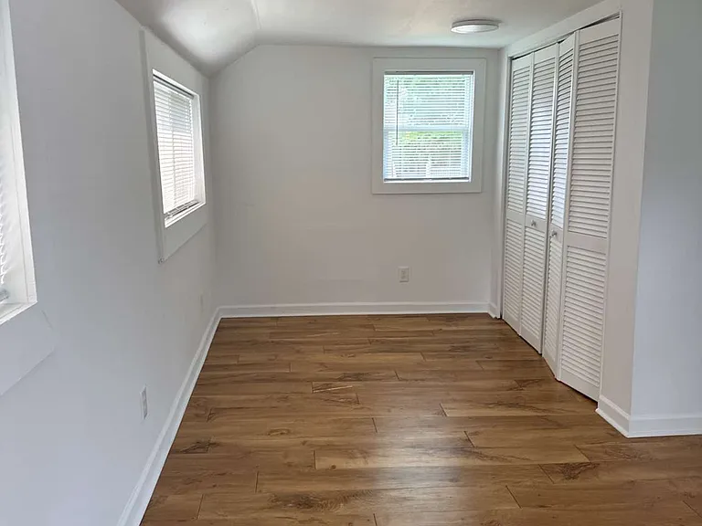 307 W Ells Ave — Photo 10