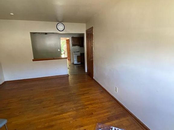 2nd image of 521 E Broad St #A