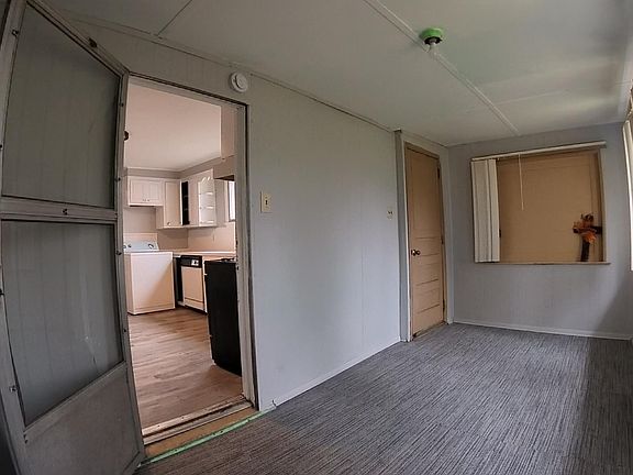 5th image of 37 Hickory St