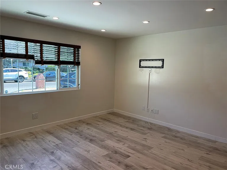 22953 Blythe St N — Photo 6