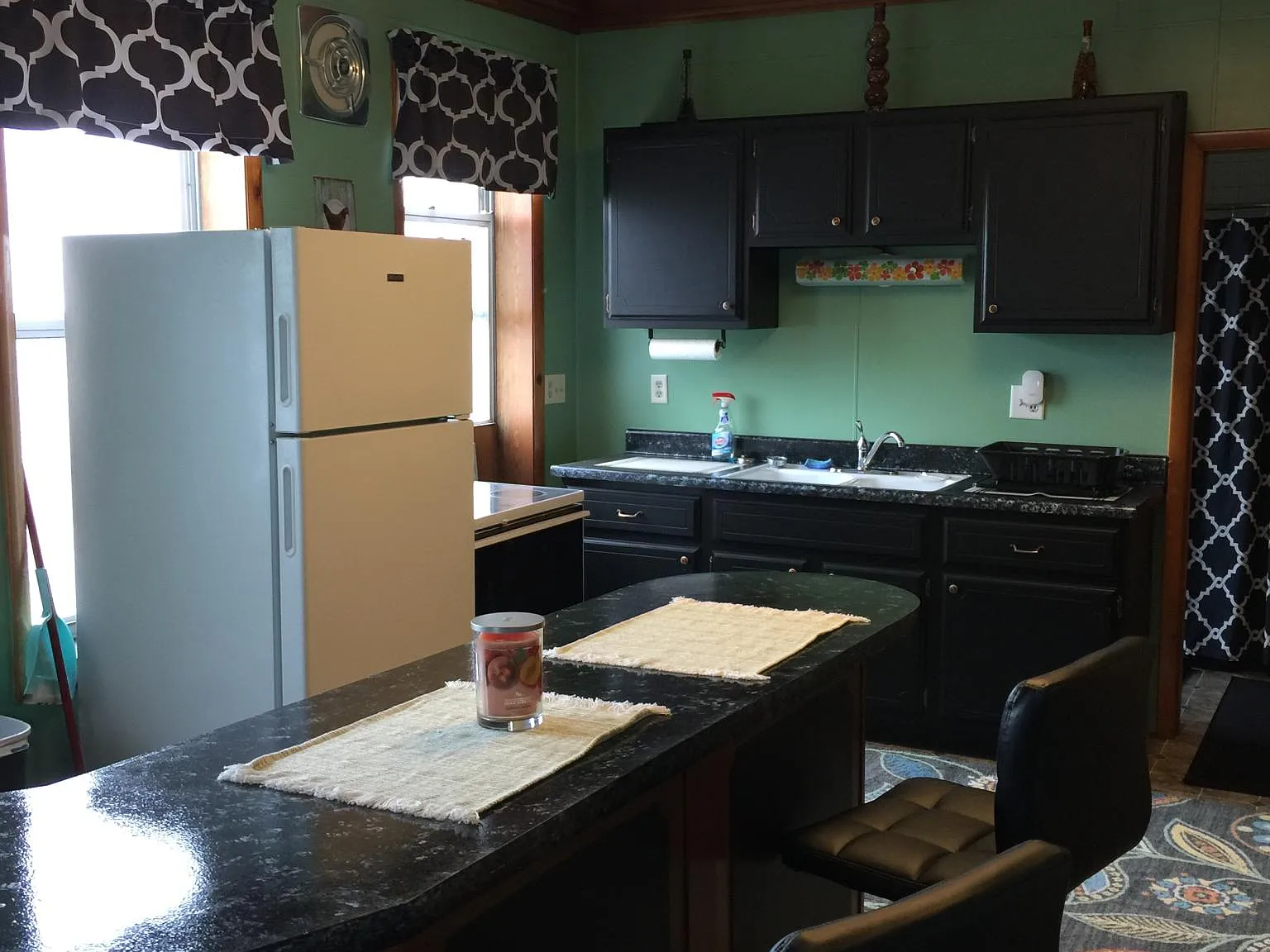 2 bed, 1100 sqft, $1,200 — Photo 2