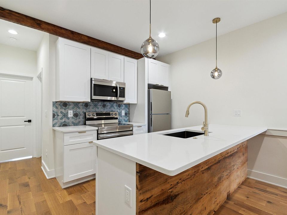 1st image of 2843 W Diamond St #C