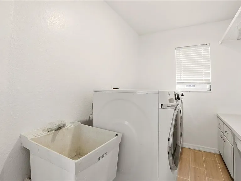 830 Columbia St — Photo 26