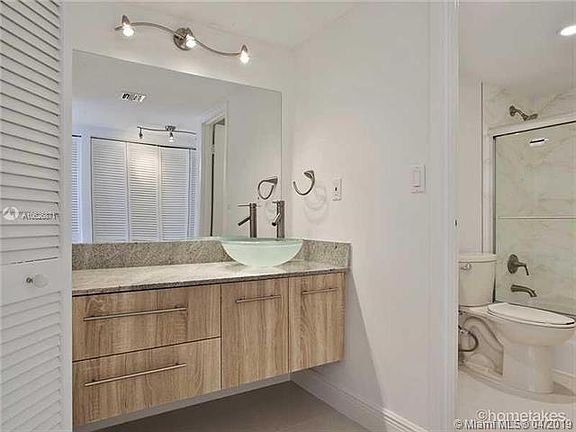 4th image of 2333 Brickell Ave APT 305