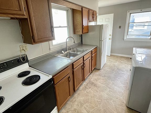 3rd image of 811 S 22nd St #811