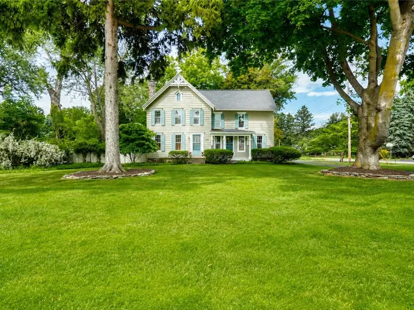 1479 Creek St, Rochester, NY 14625