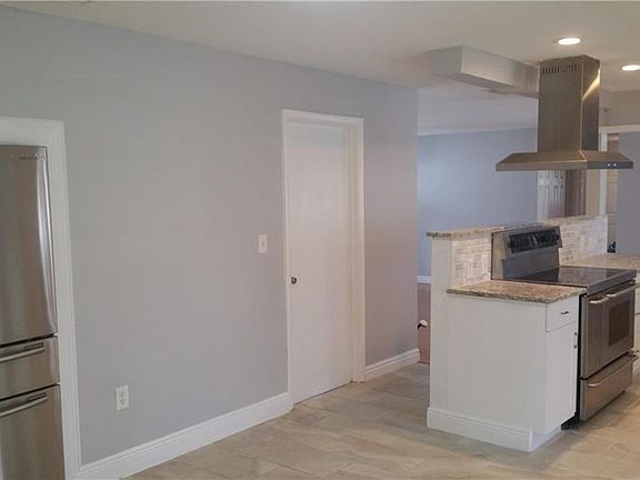 3rd image of 1009 63rd St W