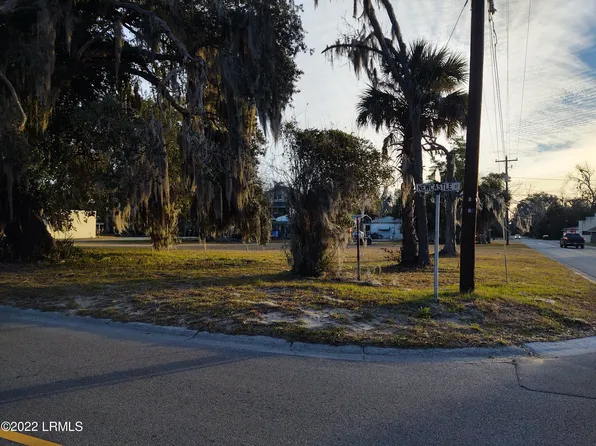 1115 Newcastle St, Beaufort, SC 29902