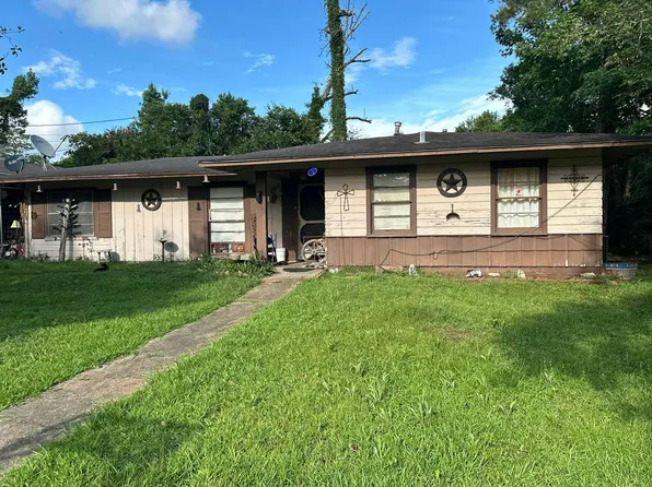 320 Temple St, Woodville, TX 75979